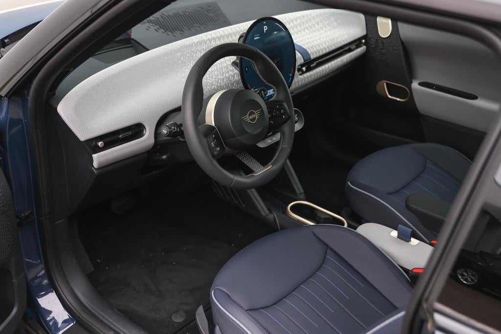 MINI Hatchback Cooper E / Favoured / Pakket L / 18" Slide Sp, Auto's, Mini, Met garantie (alle), 184 pk, Blauw, 25 min