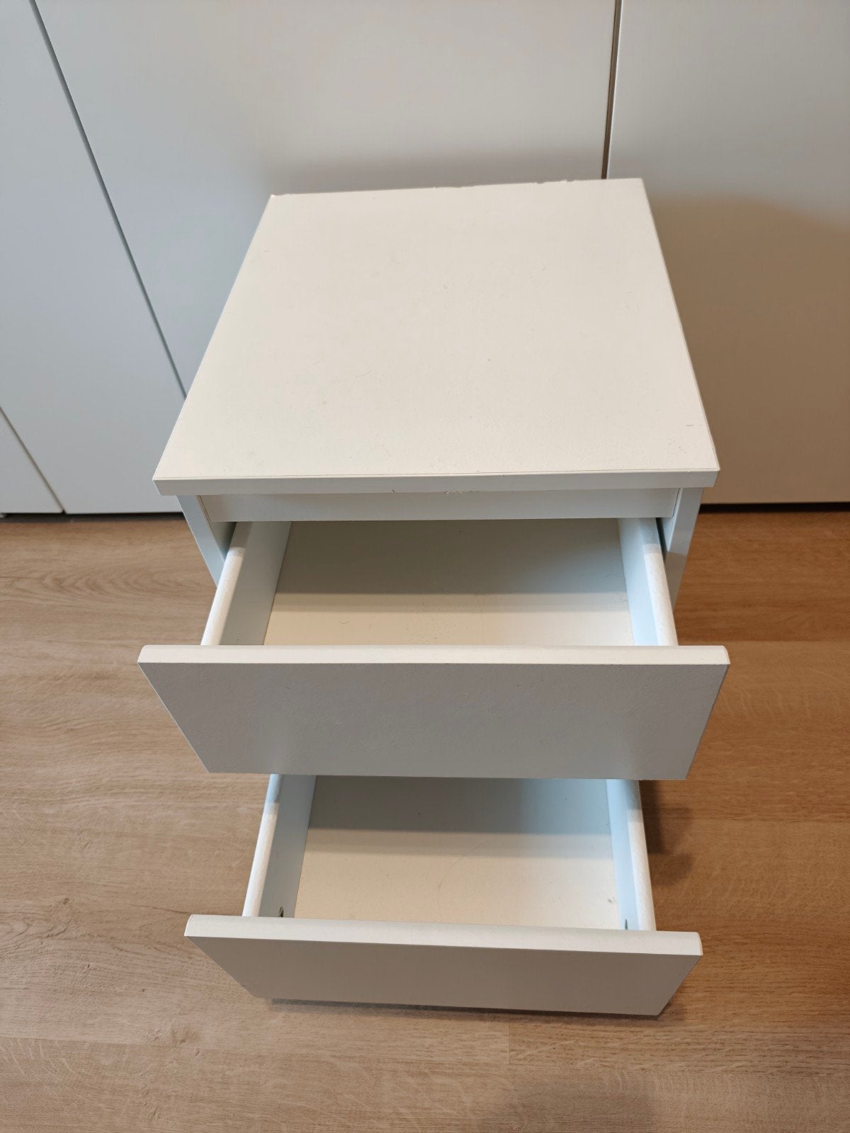 Klein wit kastje met 2 laden, Huis en Inrichting, Ophalen, Minder dan 50 cm, Gebruikt, 1 of 2 laden