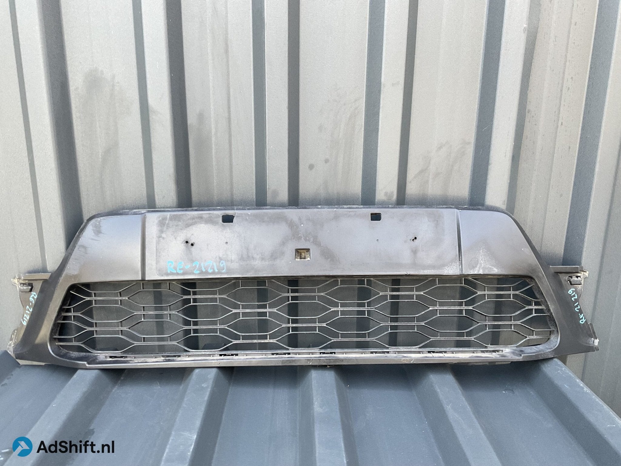 Bumper Grill Dacia Sandero 17-20 622541693R Voorbumpergrill