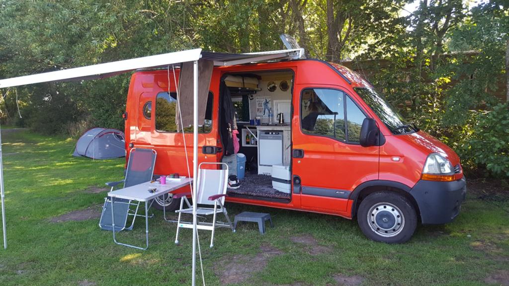 Renault master 150 dci bus camper, Caravans en Kamperen, Campers, Chemisch toilet, Diesel, Luifel, 5 tot 6 meter