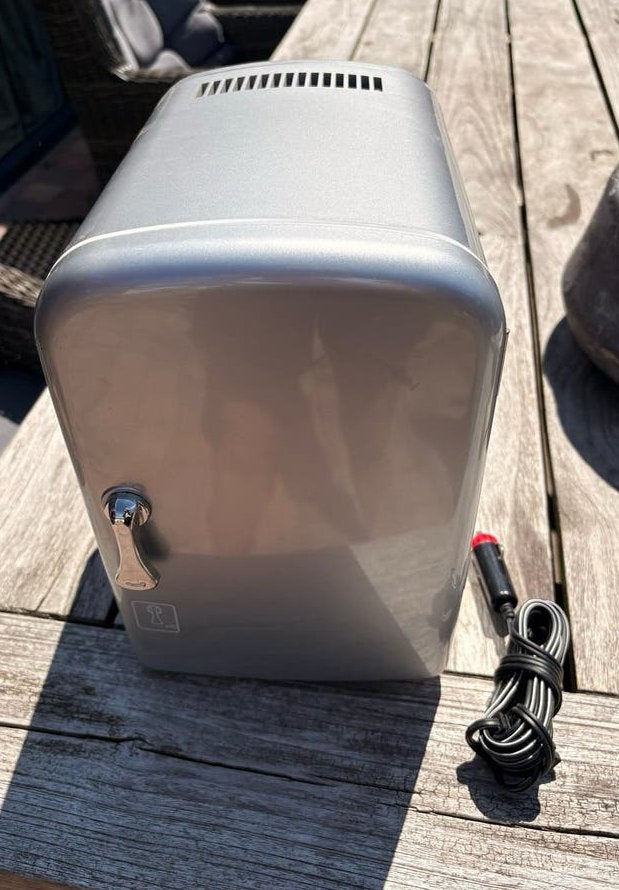 Mini Koelkast / Koelbox - Warm en Koud Functie, Ophalen, Minder dan 75 liter, Zonder vriesvak, Gebruikt