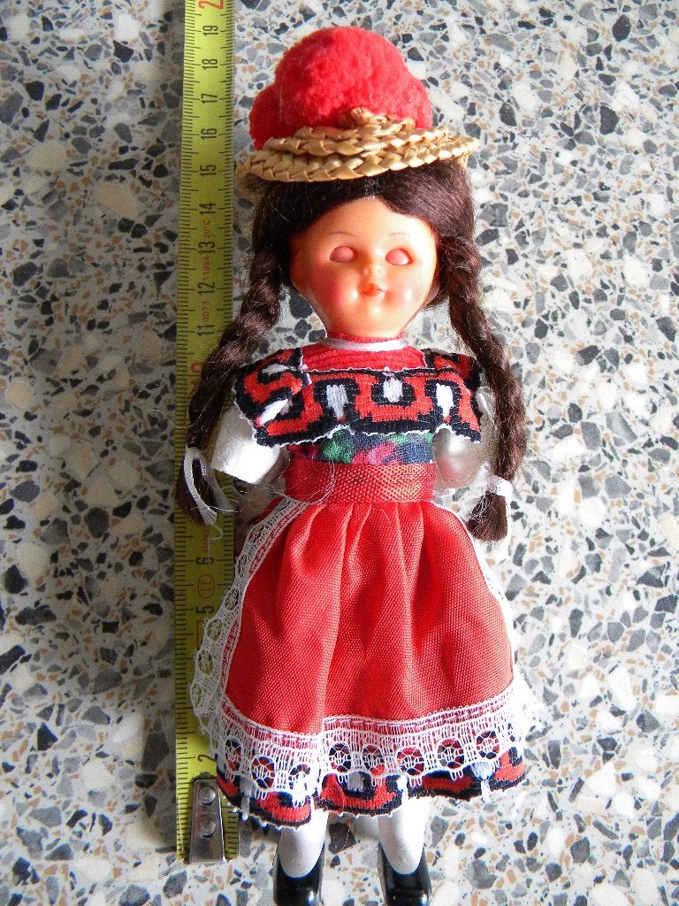 POPJE KLEDERDRACHT, POPPETJE KLEDERDRACHT 9 STUKS, Ophalen of Verzenden, Gebruikt