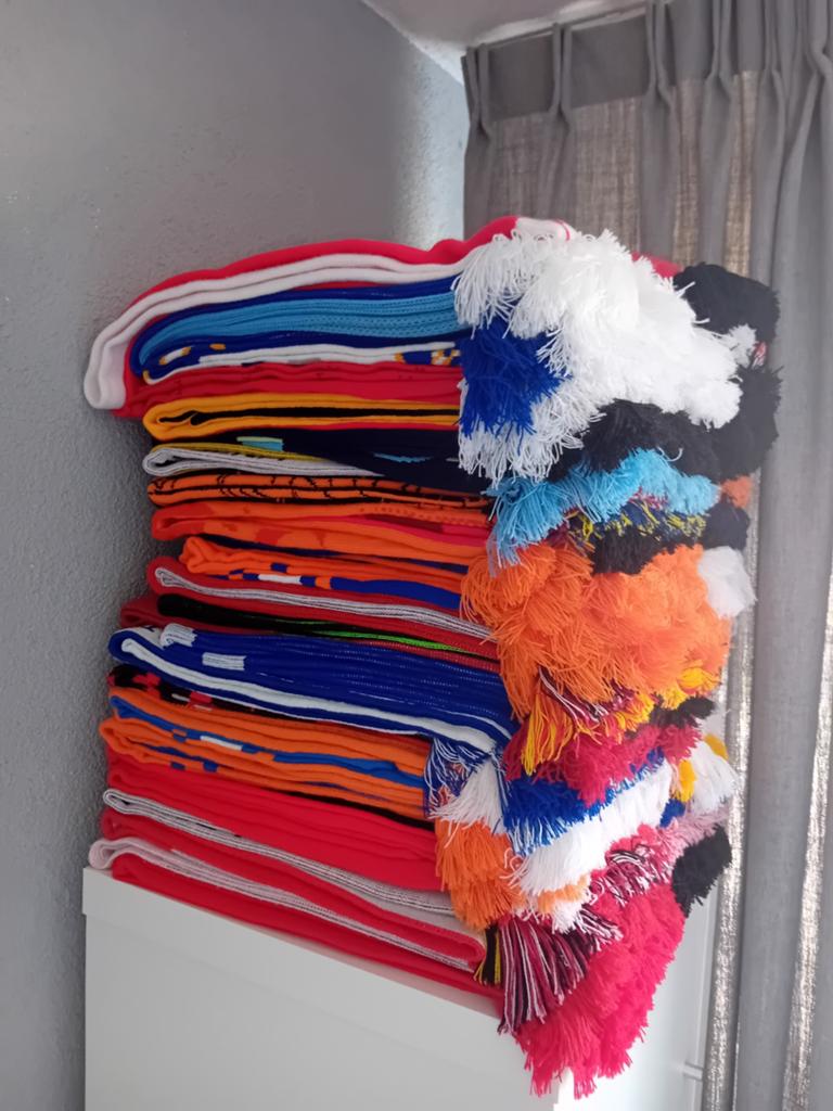 50 voetbalsjaals!, Ophalen of Verzenden, Zo goed als nieuw, Carnaval