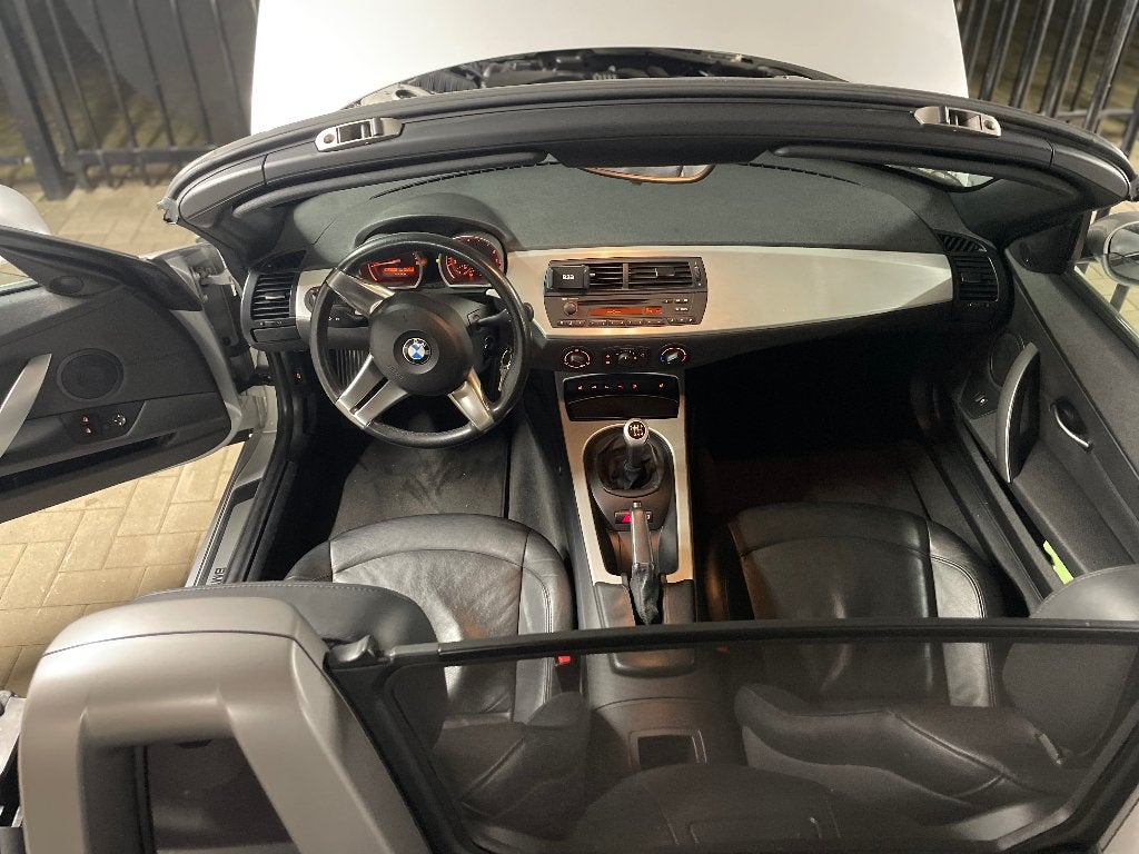 BMW Z4 2.0 I Roadster 2006 Grijs, Auto's, 13 km/l, 1995 cc, Zwart, 4 cilinders