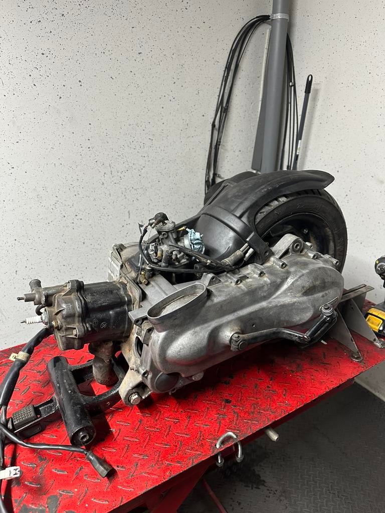 Piaggio 150cc 2t LC blok compleet, Ophalen, Zo goed als nieuw, Blok, Piaggio
