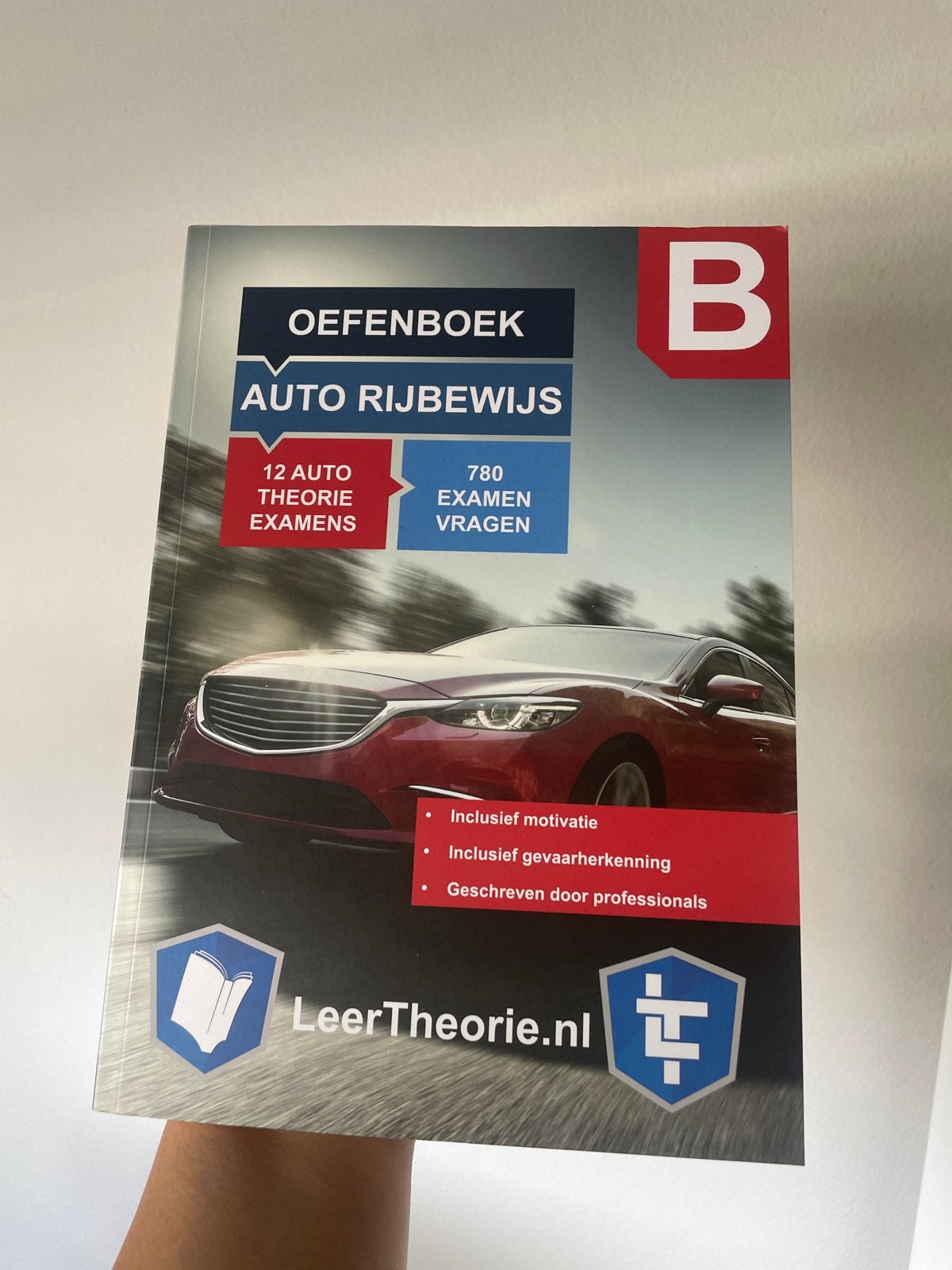 2x Oefenboek & Theorieboek Auto Rijbewijs B - LeerTheorie, Ophalen of Verzenden, Zo goed als nieuw, Algemeen