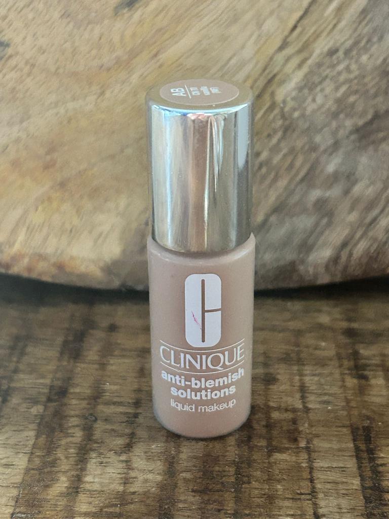 Clinique Anti Blemish Mini Foundation CN70, Gehele gezicht, Beige, Ophalen of Verzenden, Zo goed als nieuw