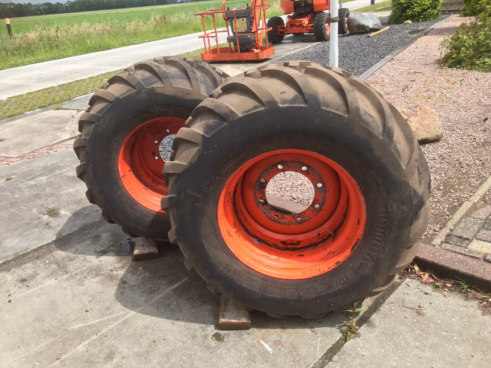 Banden Shovel , Trekker - Toro maaier - Iseki rups trek, Ophalen