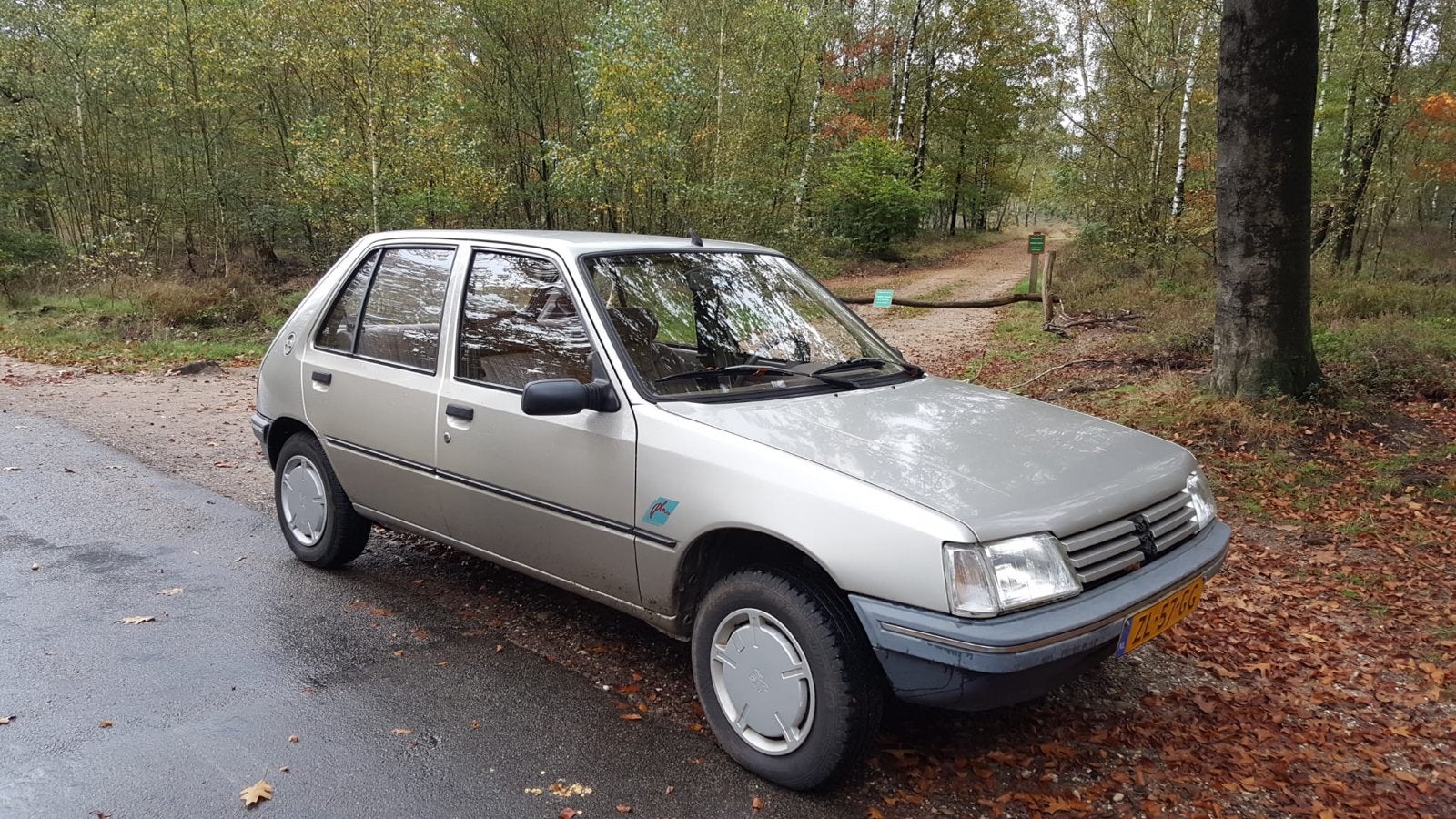 Peugeot 205 1.1 GR Plus U9 1991 Beige, Auto's, Voorwielaandrijving, 4 cilinders, 60 pk, Beige