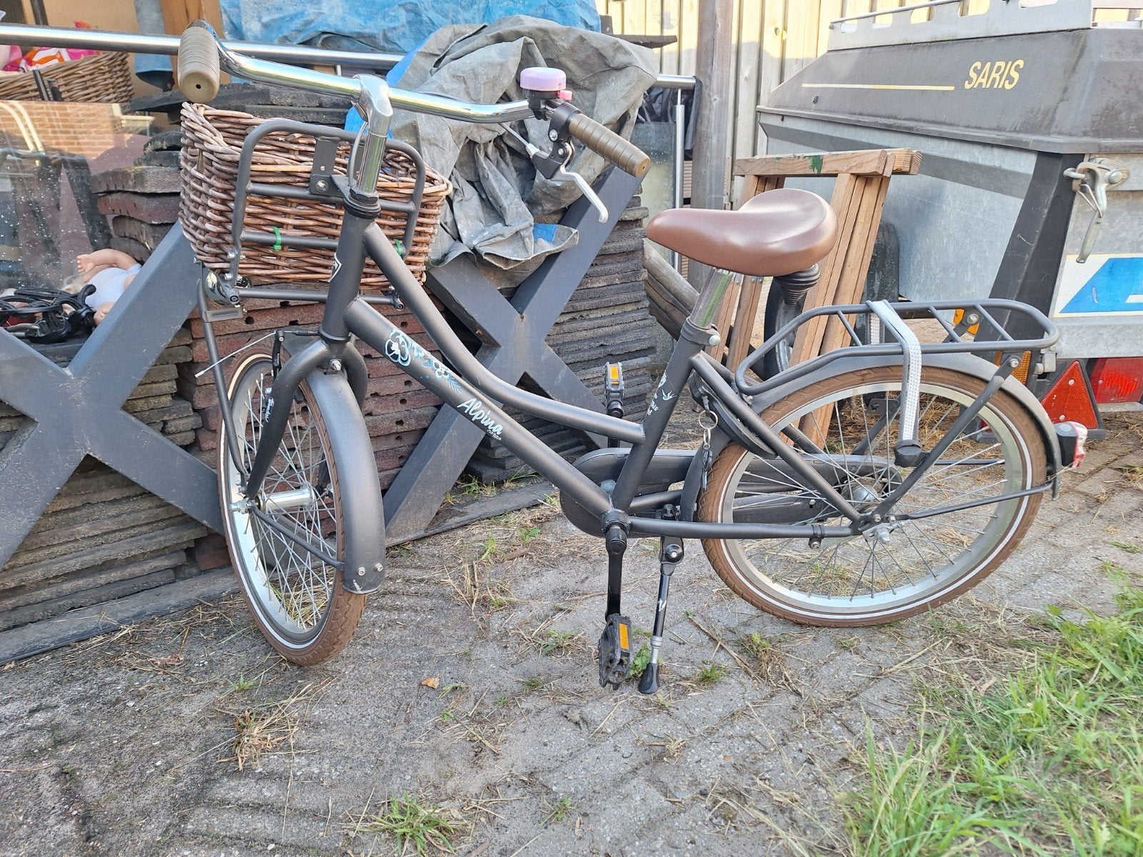 Alpina kinderfiets 20  inch met mandje, Fietsen en Brommers, Fietsen | Dames | Damesfietsen, Overige merken, Terugtraprem, Gebruikt