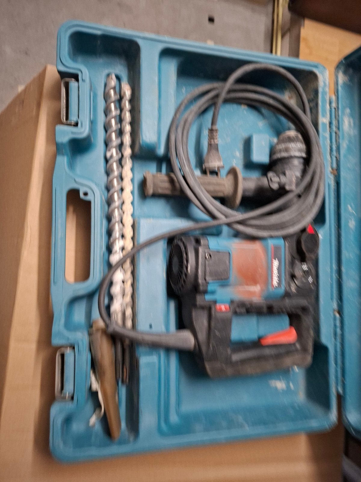 Makita HR3000C Boorhamer met koffer en boren, Ophalen, Boor- en/of Breekhamer, Variabele snelheid, Gebruikt