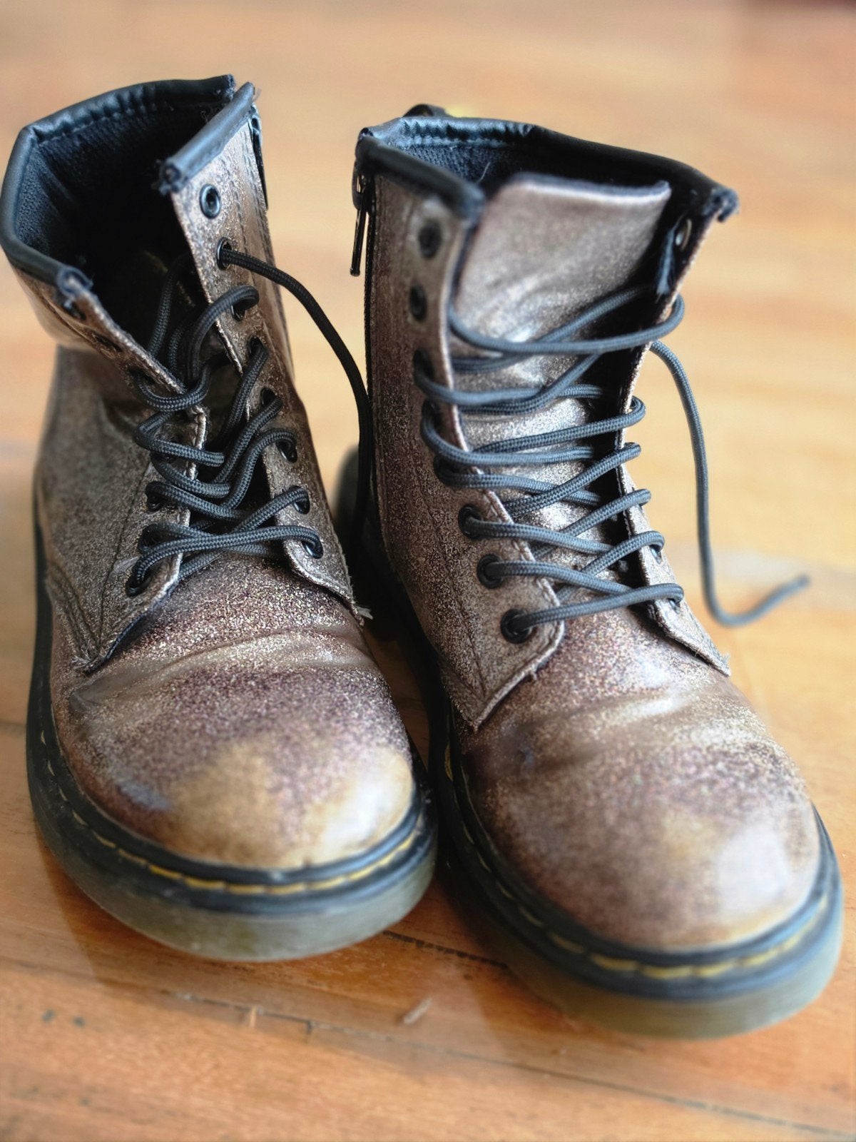 Dr. Martens gouden glitter laarzen maat 31, Kinderen en Baby's, Dr. Martens, Gebruikt, Jongen of Meisje, Ophalen of Verzenden
