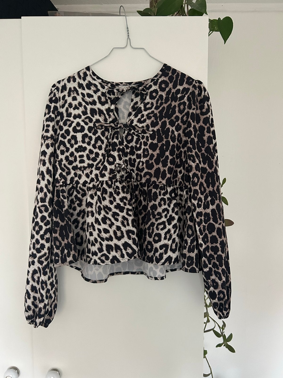 Shein Luipaardprint Blouse Maat S met strikjes / knoopdetail, Ophalen of Verzenden, Zo goed als nieuw, Maat 36 (S), Meerkleurig