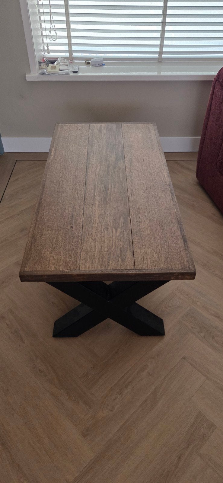 Salontafel met houten blad en metalen onderstel, Huis en Inrichting, Tafels | Salontafels, Overige houtsoorten, Gebruikt, 100 tot 150 cm