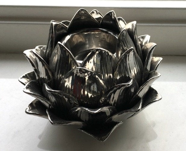 Theelichthouder in de vorm van een dennenappel., 10 cm, Ophalen of Verzenden, Zo goed als nieuw, Zilver