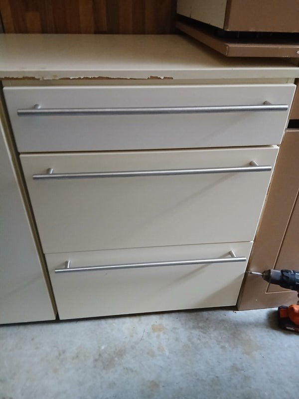 Beige keukenkasten, Ophalen