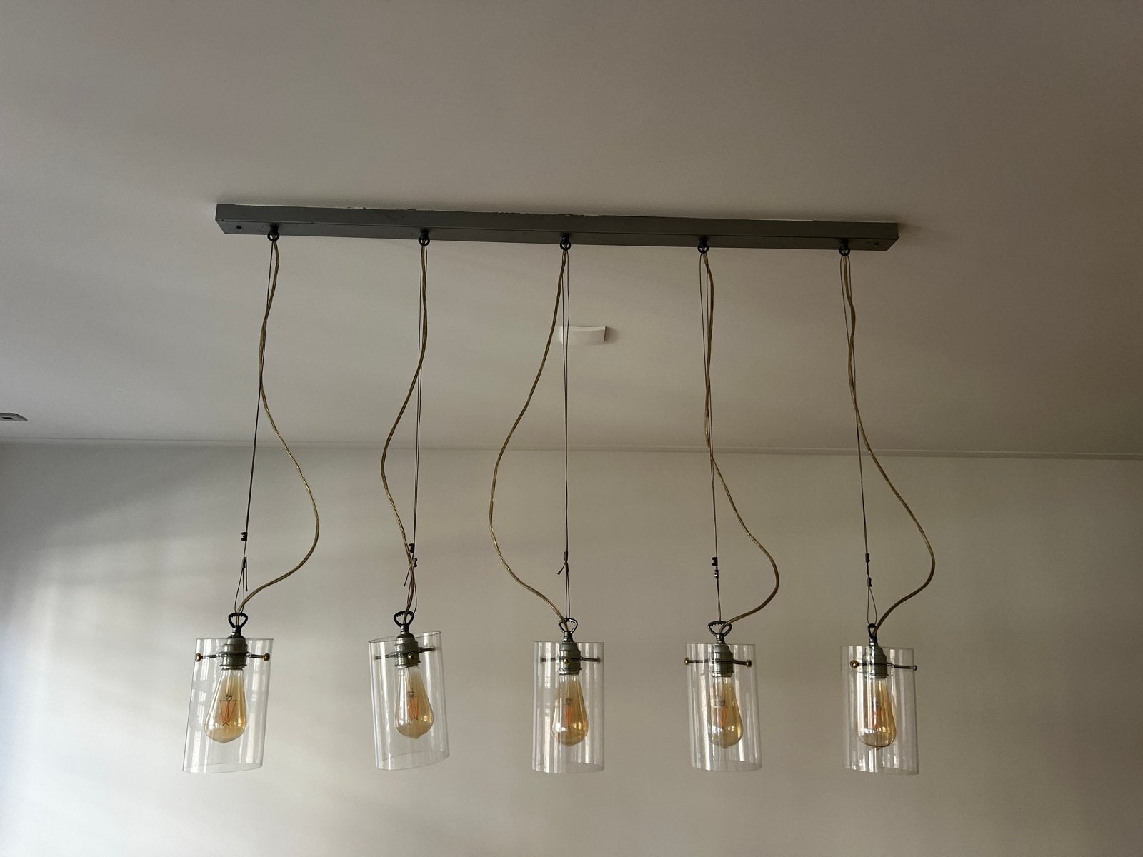 Hanglamp met 5 glazen kappen en houten balk - 130cm, Ophalen, Zo goed als nieuw, Glas