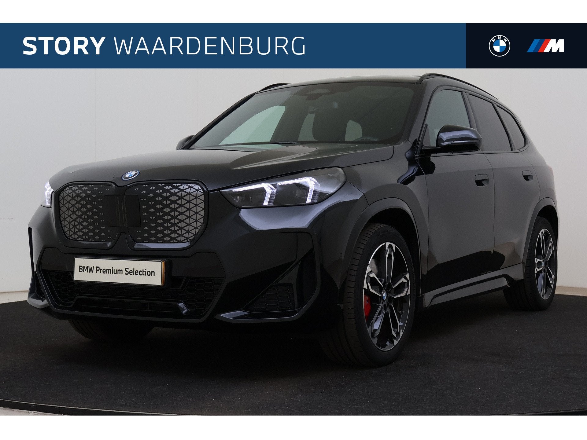 BMW iX1 eDrive20 M Sport / Panoramadak / Sportstoelen / Acht, Auto's, Met garantie (alle), 24 min, Zwart, Origineel Nederlands