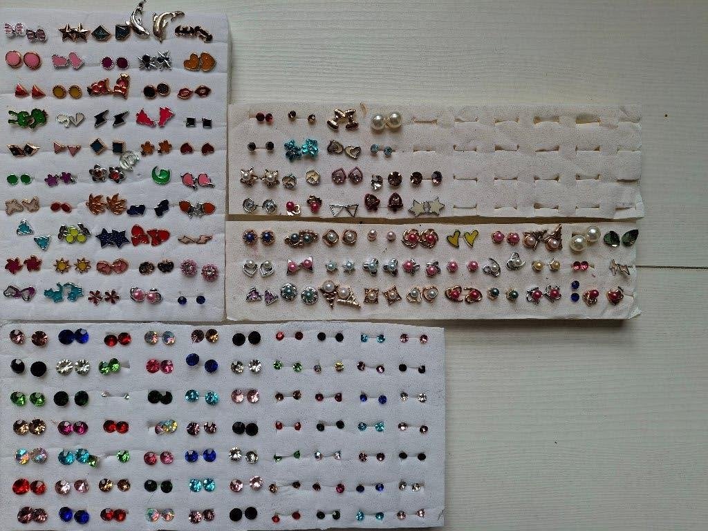 PARTIJ 148 paar oorbellen/knopjes Diverse stijlen en kleuren, Ophalen of Verzenden, Nieuw