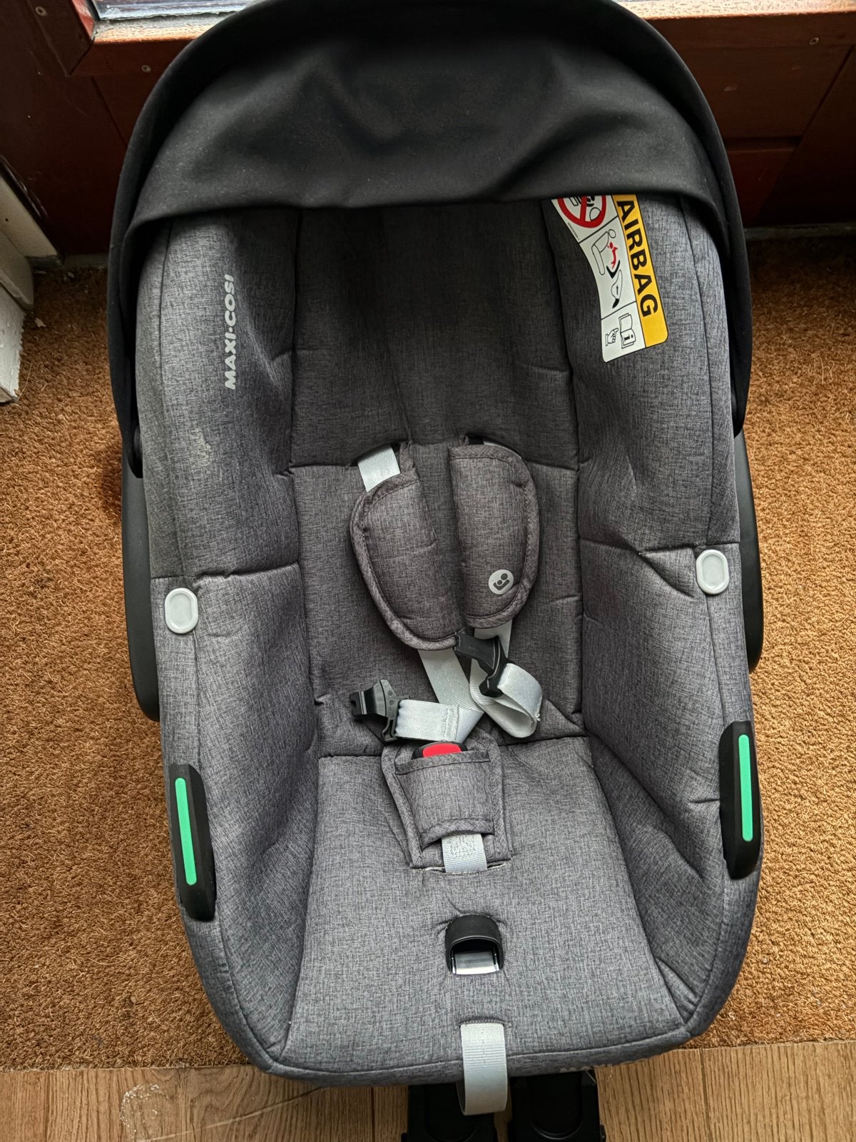 Maxi-Cosi Cabriofix i-Size autostoel met adapters, Ophalen, Autogordel of Isofix, Zijbescherming, Zo goed als nieuw