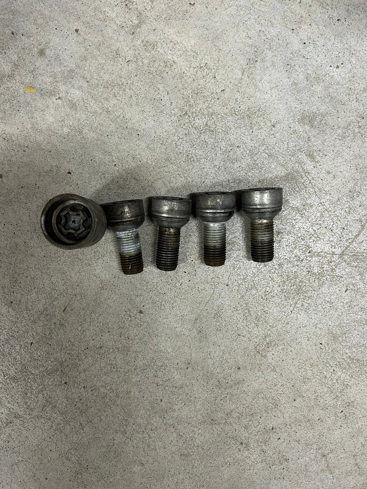 Anti-diefstal wielbouten M18x27 met dop, Ophalen of Verzenden, Gebruikt, Universele onderdelen