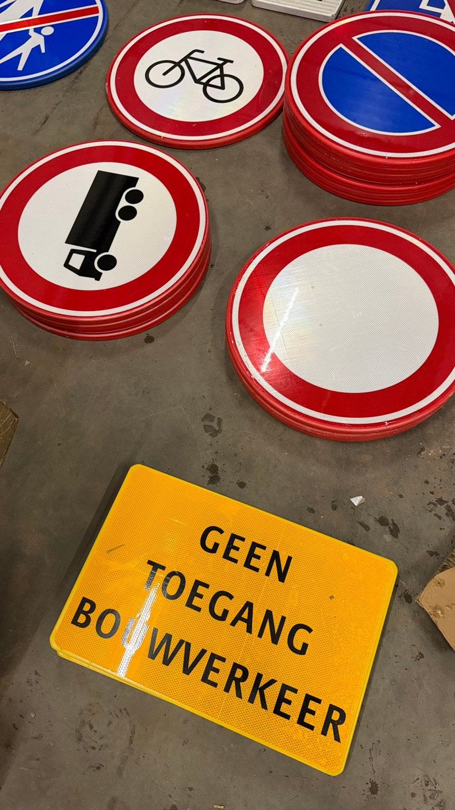 Diverse verkeersborden en bevestigingsmaterialen, Ophalen, Zo goed als nieuw, 250 mm of meer, Overige typen