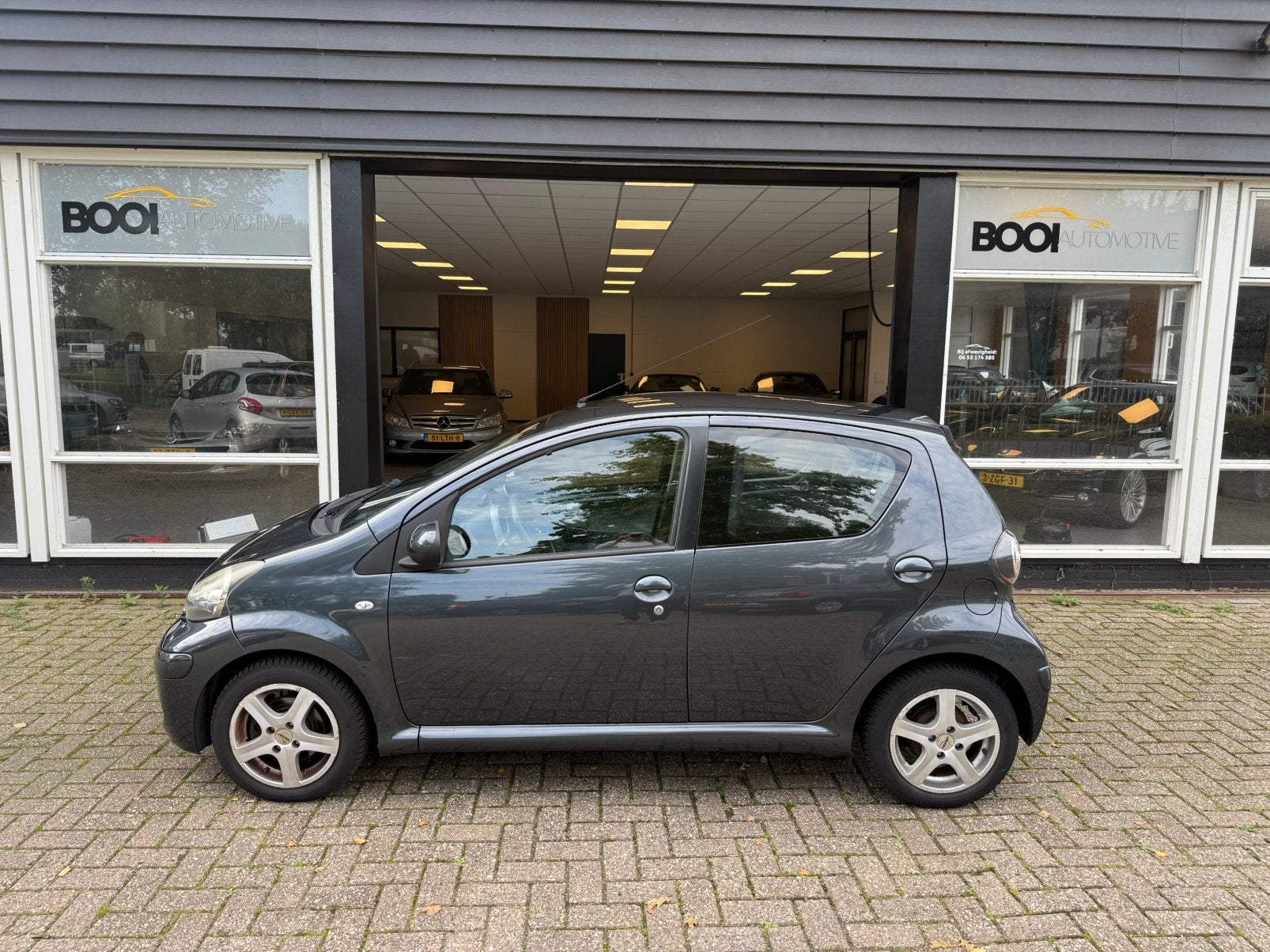 Toyota Aygo 1.0 12V Vvt-i 5DRS AUTOMAAT AIRCO TREKHAAK, Stof, Zwart, 4 stoelen, 68 pk