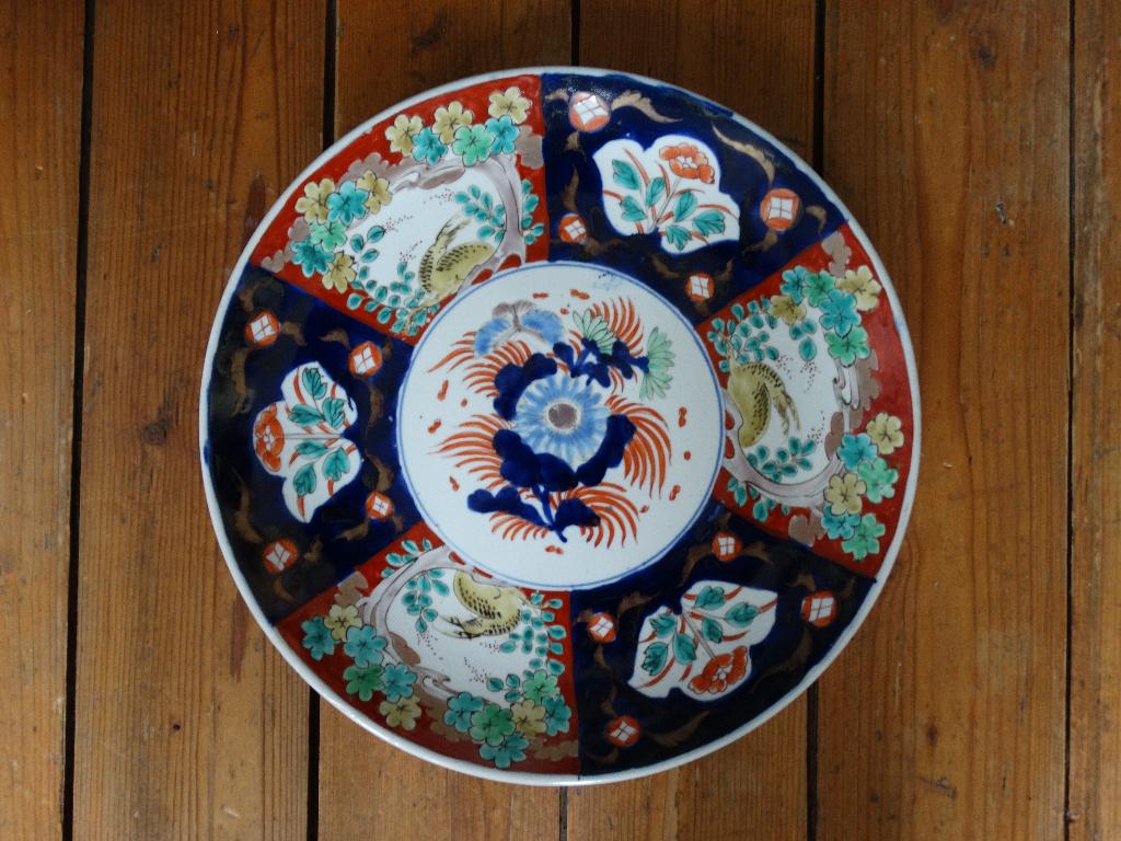 Lelijk Imari bord 31 cm, schilderfouten, bakfouten t.e.a.b., Antiek en Kunst, Ophalen