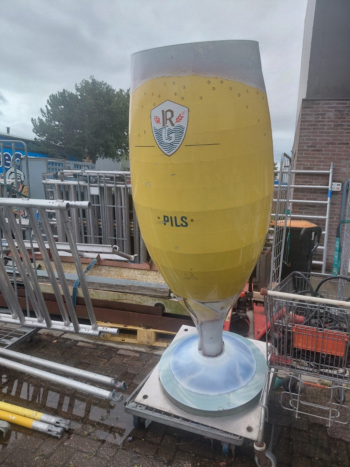 bierglas van rvs blikvanger 220cm hoog, Ophalen, Zo goed als nieuw, Glas of Glazen, Overige merken
