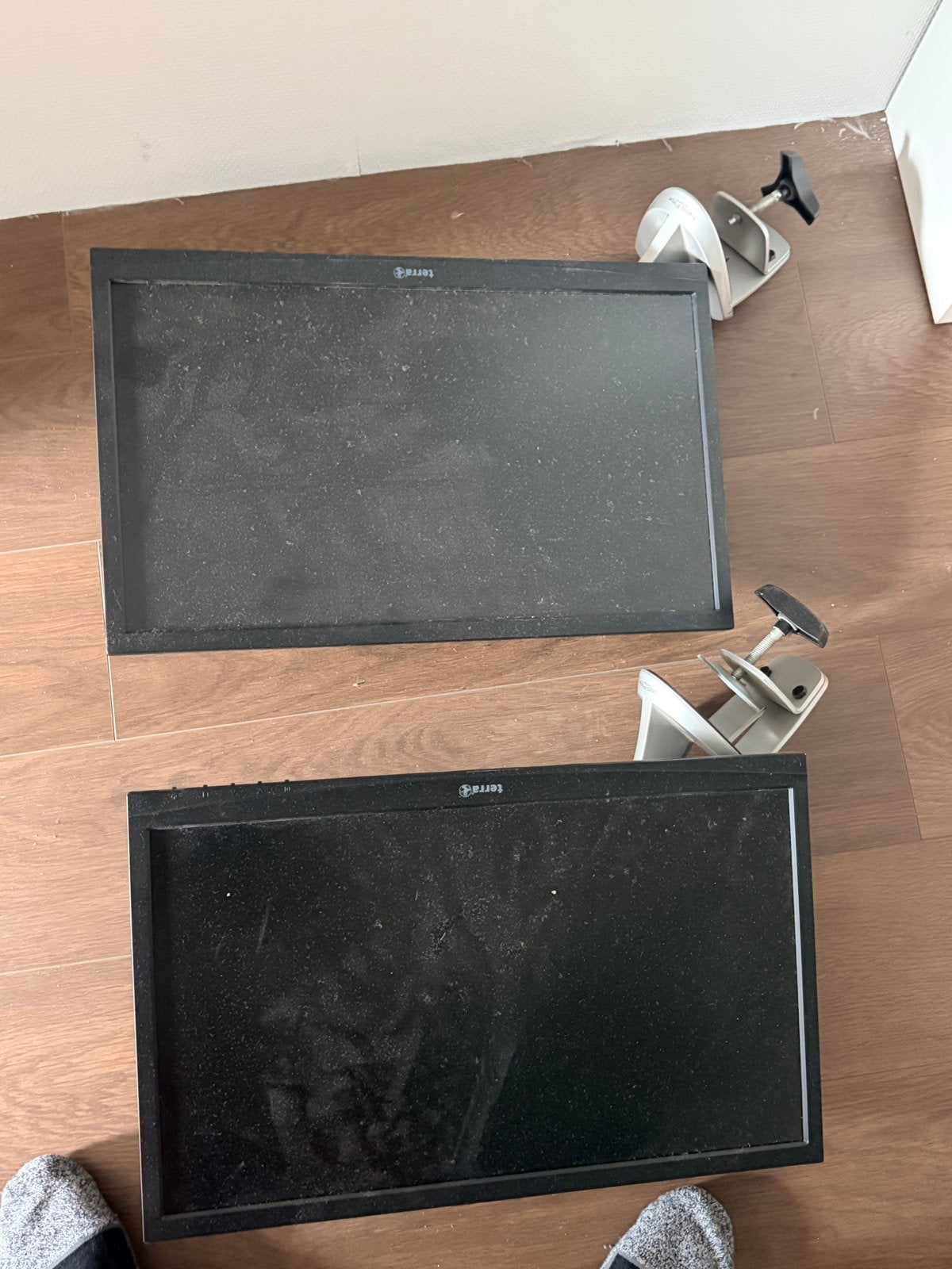 Terra 24 inch monitoren met monitorarmen (2 stuks), Ophalen of Verzenden, Gebruikt, DVI