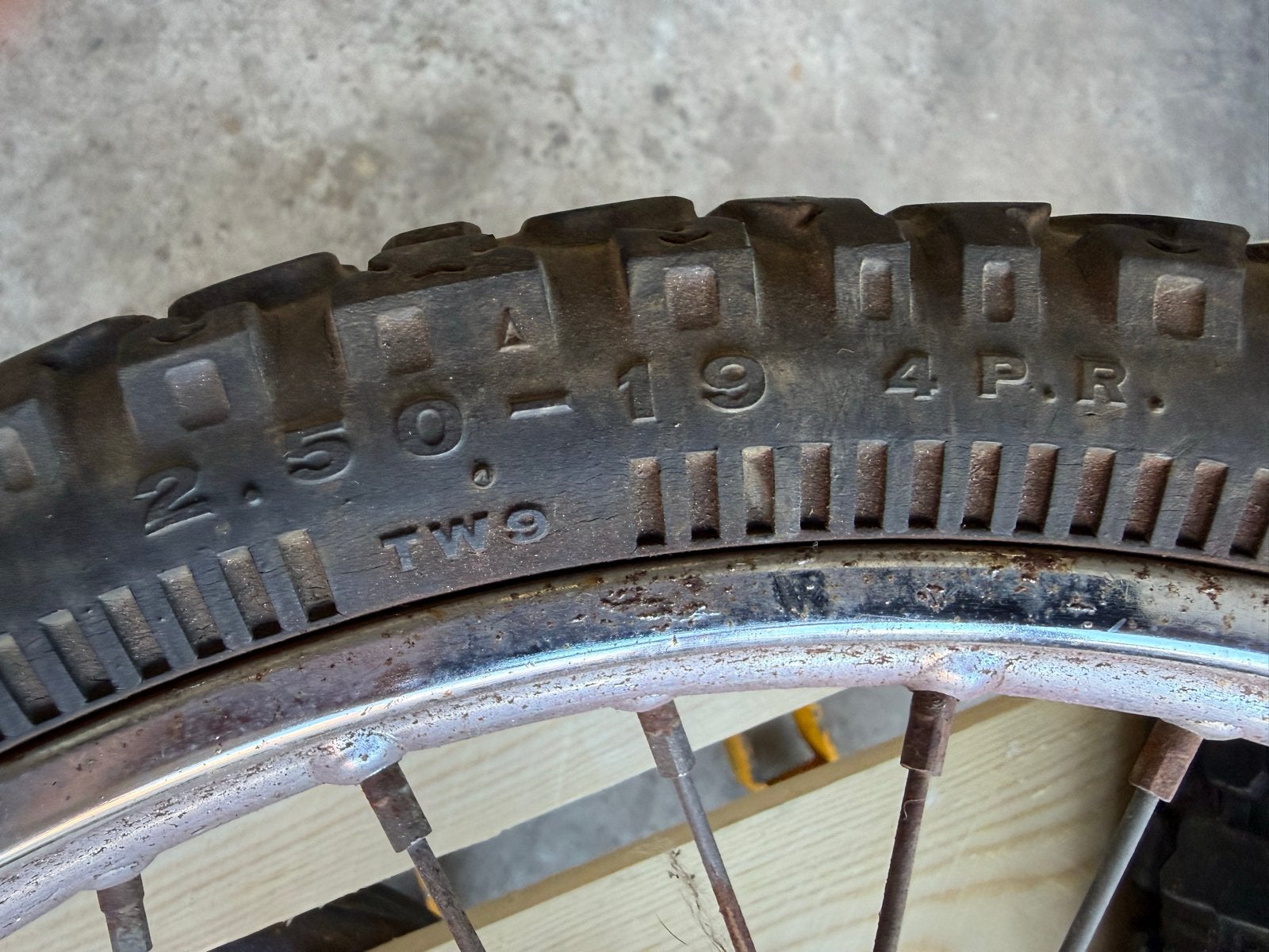 Set van 2 honda MT  wielen met banden (19 inch en 16 inch), Fietsen en Brommers, Ophalen, Gebruikt, Overige typen, Overige merken