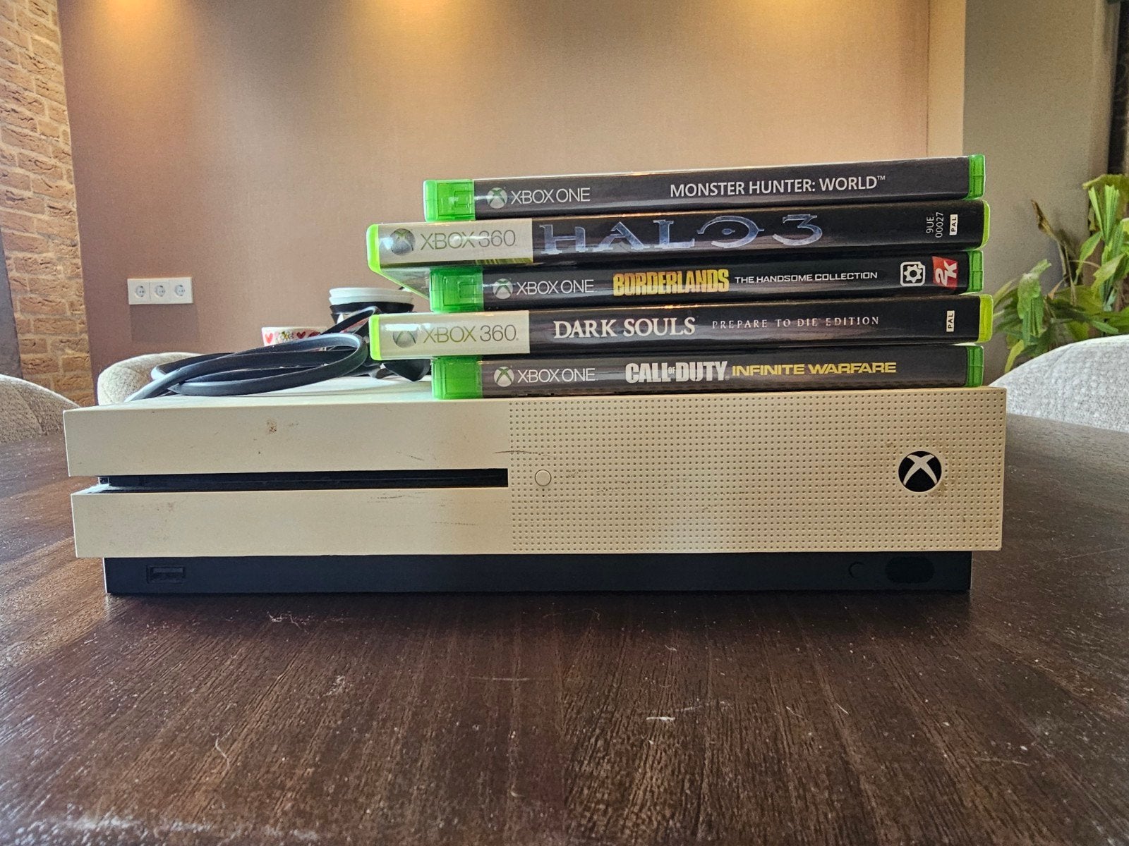 Xbox One S met 5 games, Online, Gebruikt, 1 speler, Vanaf 16 jaar