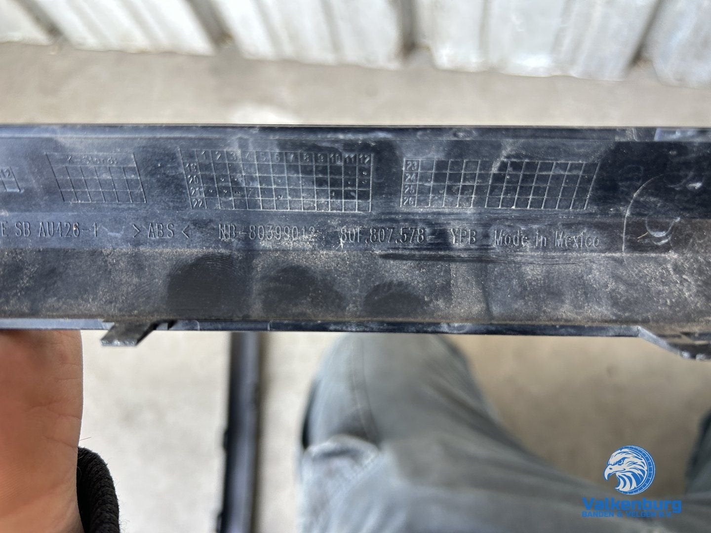 Originele Audi Q5 80F Achter bumper Trim 80F807578 YPB, Gebruikt, -, -, Ophalen of Verzenden