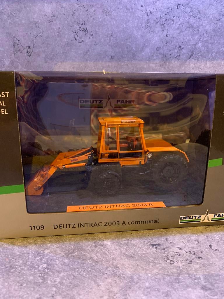 Deutz intrac 2003A, Ophalen of Verzenden, Zo goed als nieuw, Tractor of Landbouw, Universal Hobbies