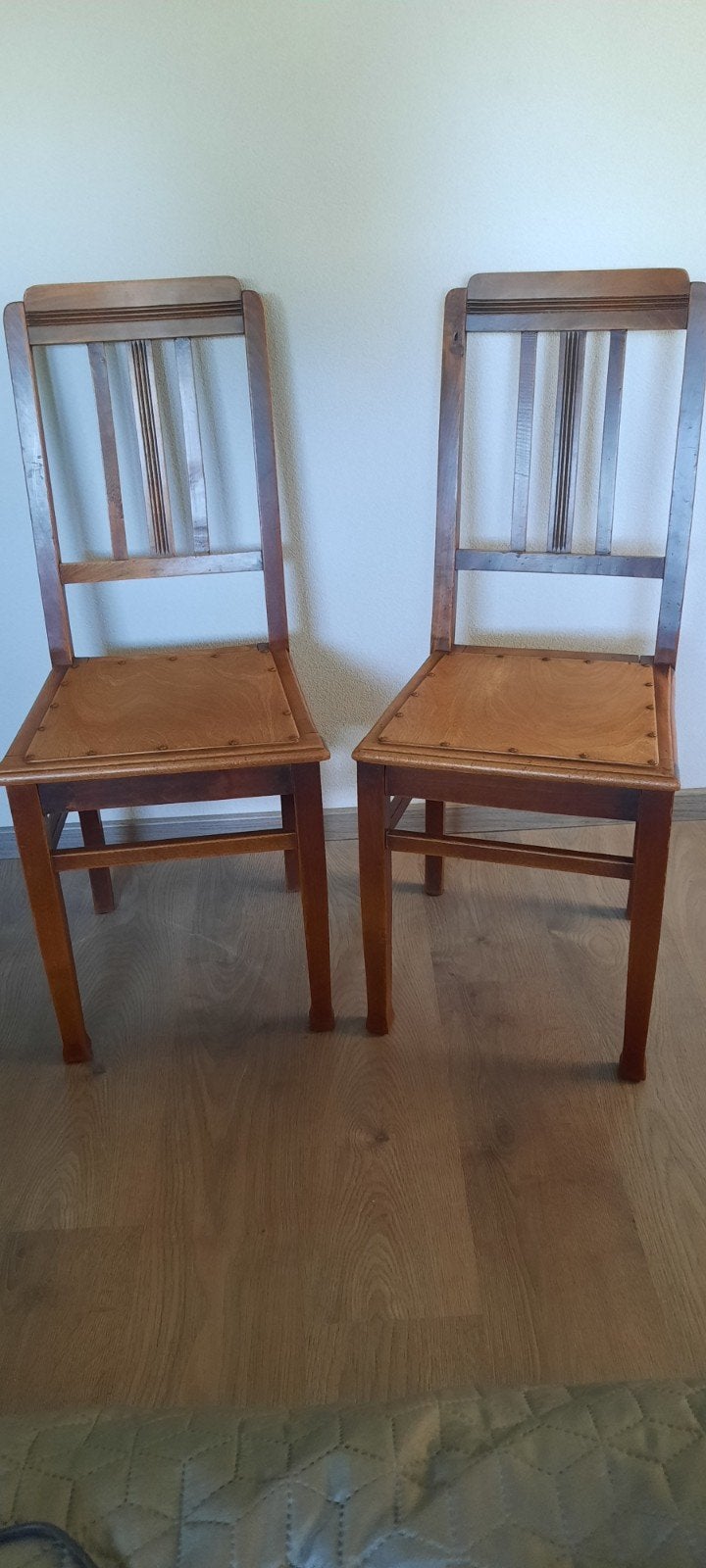 twee eetkamer stoelen, Ophalen
