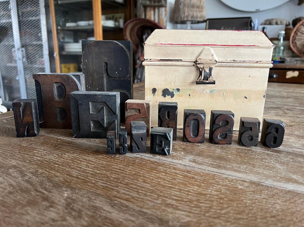 SET OUDE  HOUTEN DRUKLETTERS, Ophalen of Verzenden
