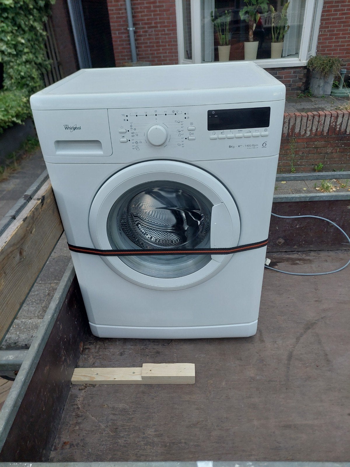 Whirlpool wasmachine gratis af te halen defect oud ijzer, Ophalen of Verzenden, Voorlader, Niet werkend, 85 tot 90 cm