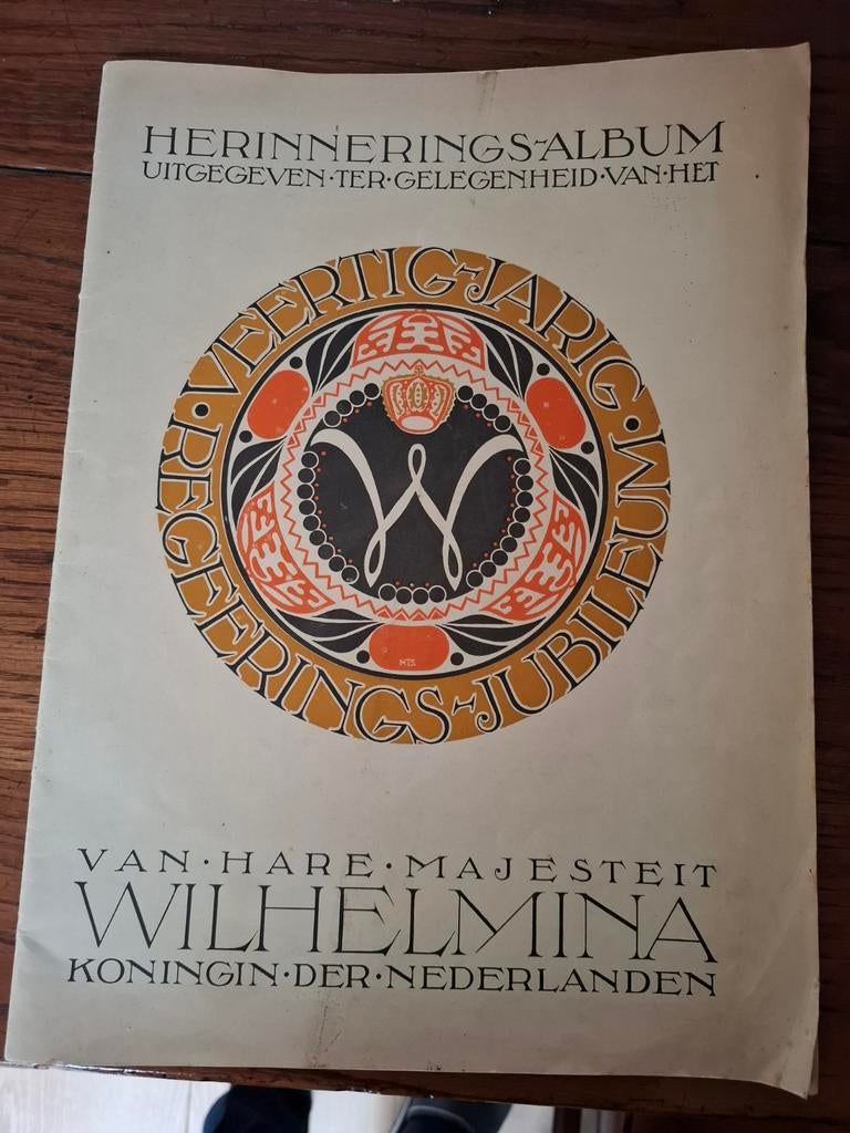 Herinneringsalbum Wilhelmina 40-jarig regeringsjubileum, Verzamelen, Koninklijk Huis en Royalty, Gebruikt, Tijdschrift of Boek