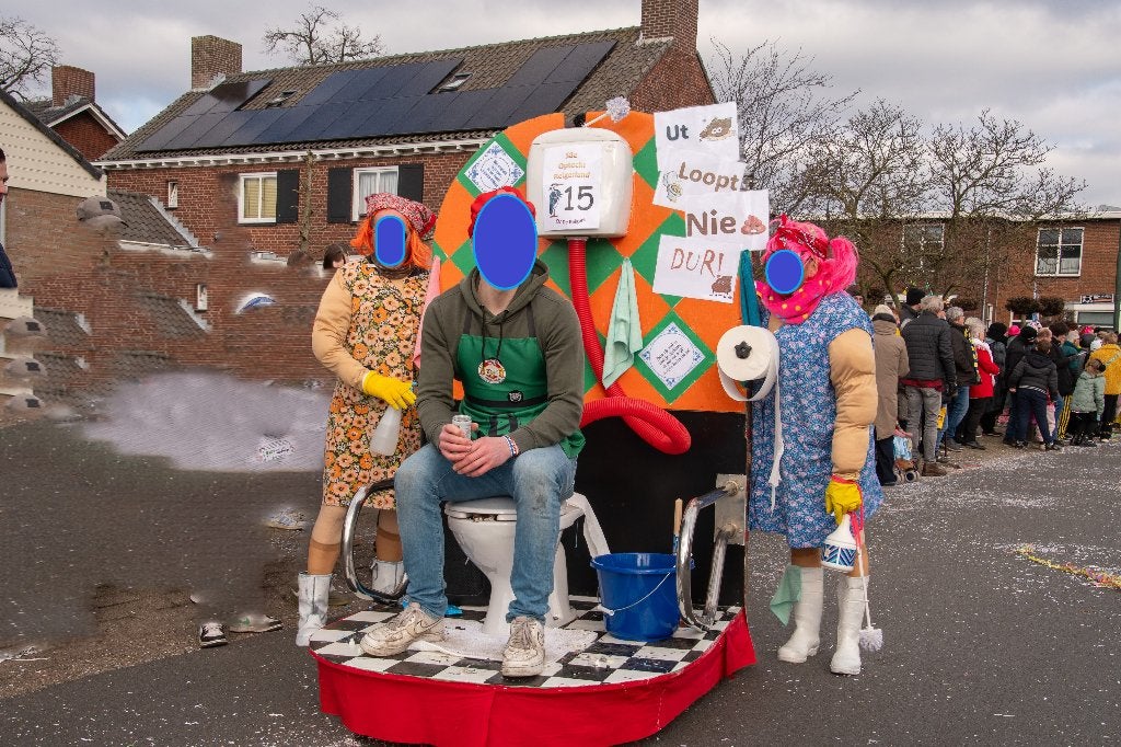 leuke prijswinnende kleine loopgroep "Ut loopt nie dur", Kleding | Dames, Ophalen, Zo goed als nieuw, Carnaval, Accessoires