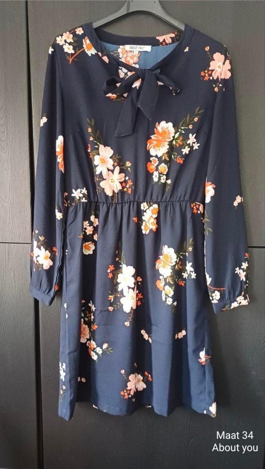 Donkerblauwe gebloemde jurk maat 34, Kleding | Dames, Blauw, Ophalen of Verzenden, Zo goed als nieuw, Maat 34 (XS) of kleiner