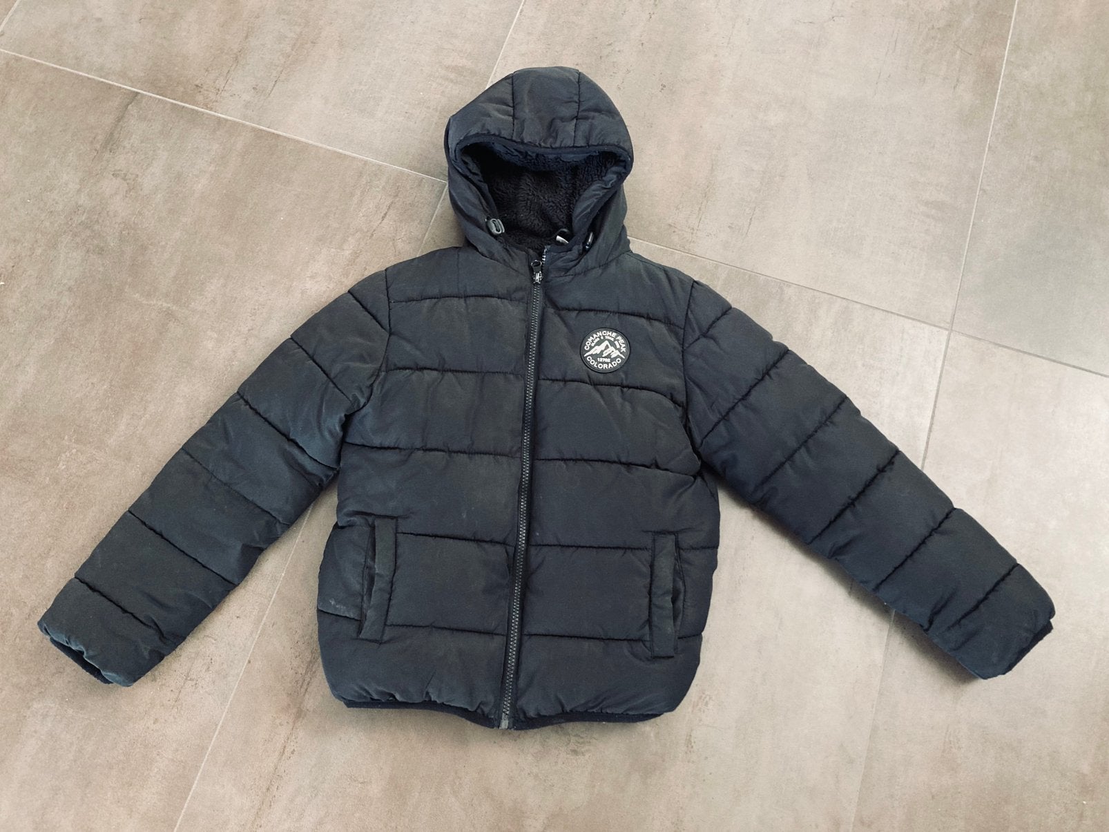 Winterjas zwart gevoerd jongen maat 134/140, Ophalen of Verzenden, Gebruikt, Jongen, Jas