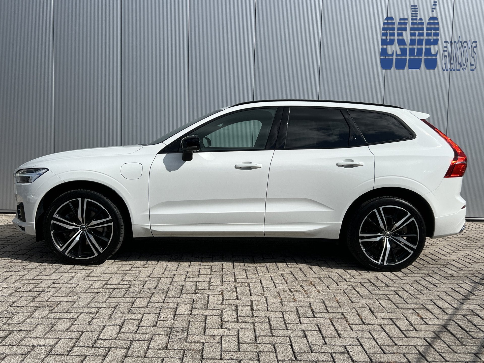 Volvo XC60 2.0 T8 392 pk Recharge AWD R-Design Trekhaak Napp, Automaat, Gebruikt, 4 cilinders, Wit