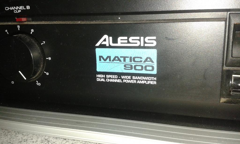 Alesis matica 900 pro audio versterker inclusief flight case, Ophalen, Gebruikt, Minder dan 500 watt, P.A.