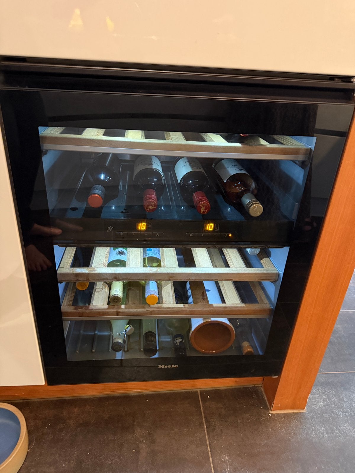 Miele wijnklimaatkast met 2 zones., 75 tot 100 liter, 45 tot 60 cm, Ophalen, 85 tot 120 cm