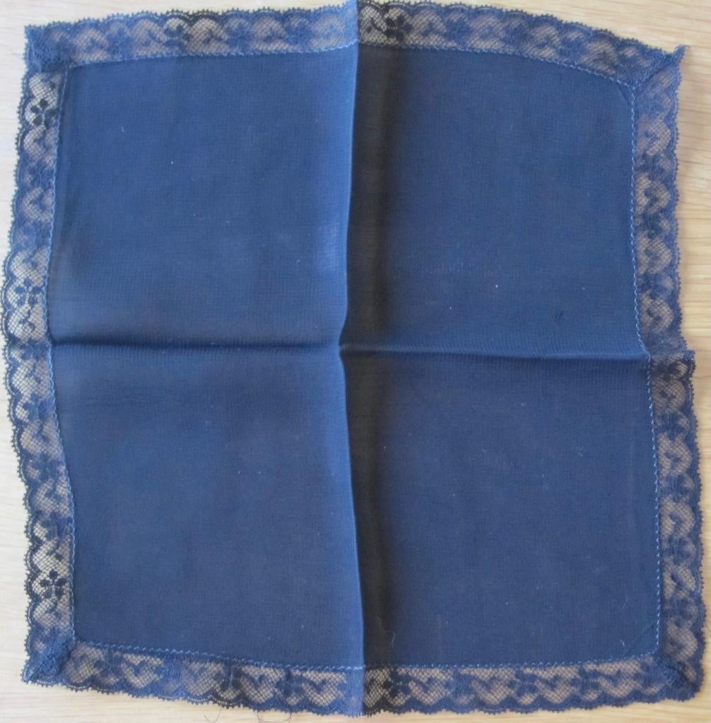 zwart rouw zakdoekje, Ophalen of Verzenden