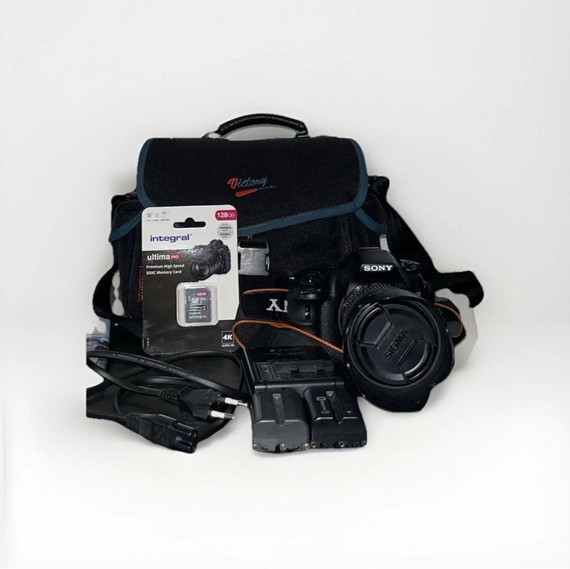 Sony Alpha a58 + 18-200mm lens | 2 accu’s | USB-kabel | tas, Ophalen of Verzenden, Zo goed als nieuw, Schoudertas, Overige merken