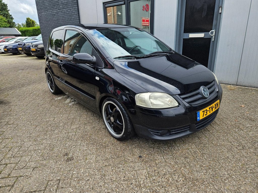 Volkswagen Fox 1.4 Trendline AIRCO, Auto's, Volkswagen, Voorwielaandrijving, 4 stoelen, Zwart, Origineel Nederlands