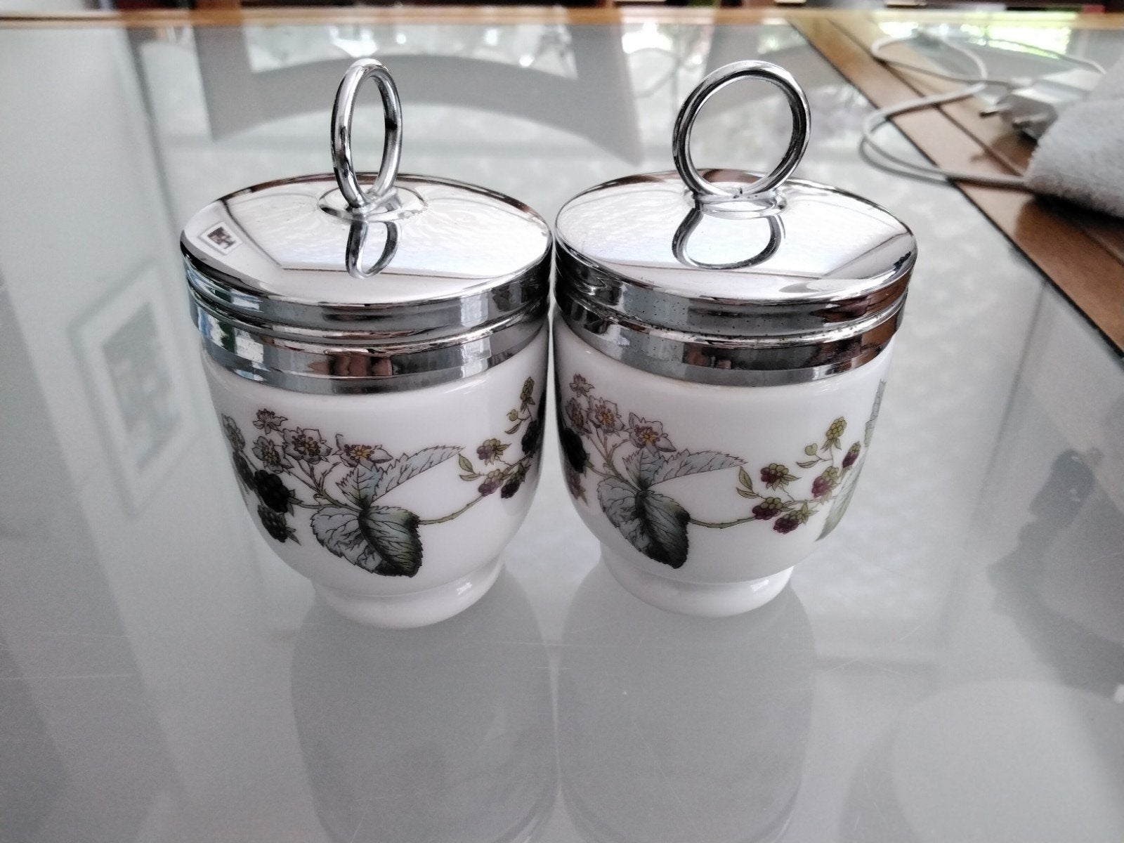 Set van 2 Wedgwood egg coddelr eierdopjes Wild Strawberry., Ophalen, Klassiek, Overige typen, Zo goed als nieuw