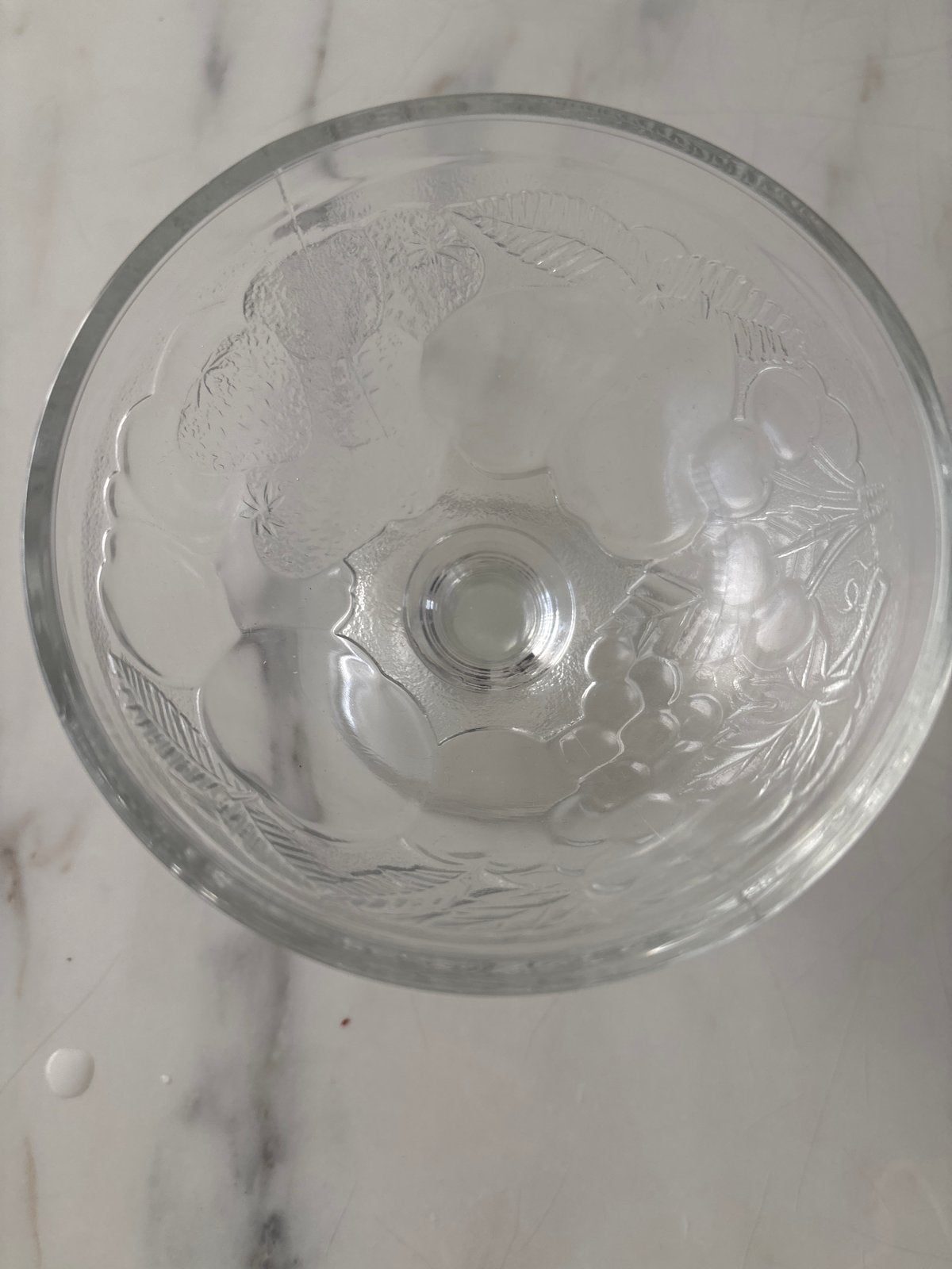 Glazen schaal op voet met fruitmotief, Op voet, Schaal, Rond, Ophalen of Verzenden