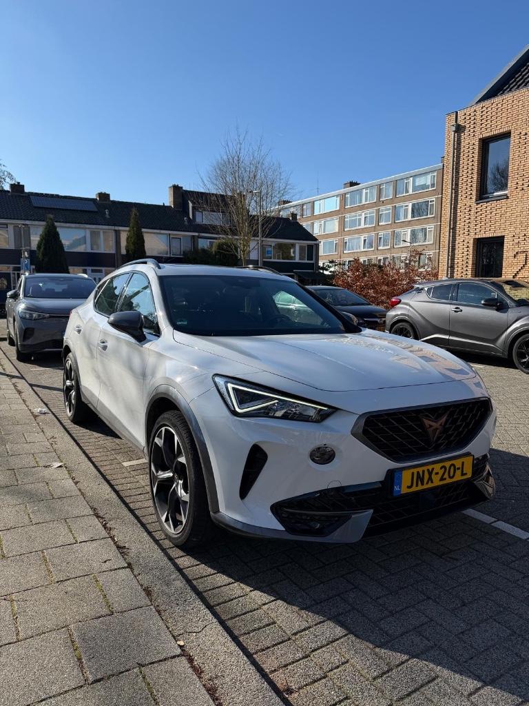 Cupra Formentor 1.4 E-hybrid | 204PK | DSG | PANORAMADAK, Auto's, Cupra, 77 km/l, 4 cilinders, Leder en Stof, Wit